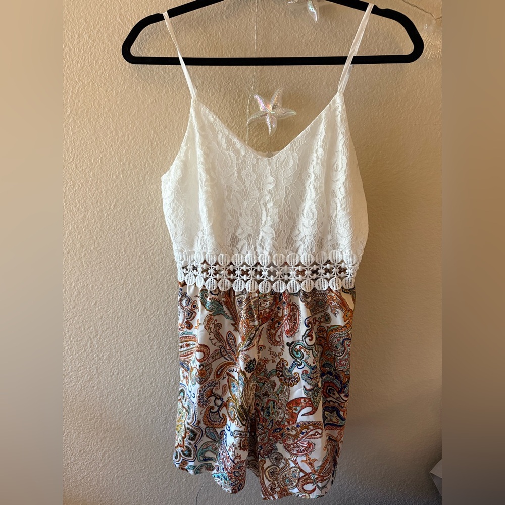 Romper with Paisley design&
Lace